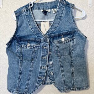 Universal Thread Medium Wash Denim Vest